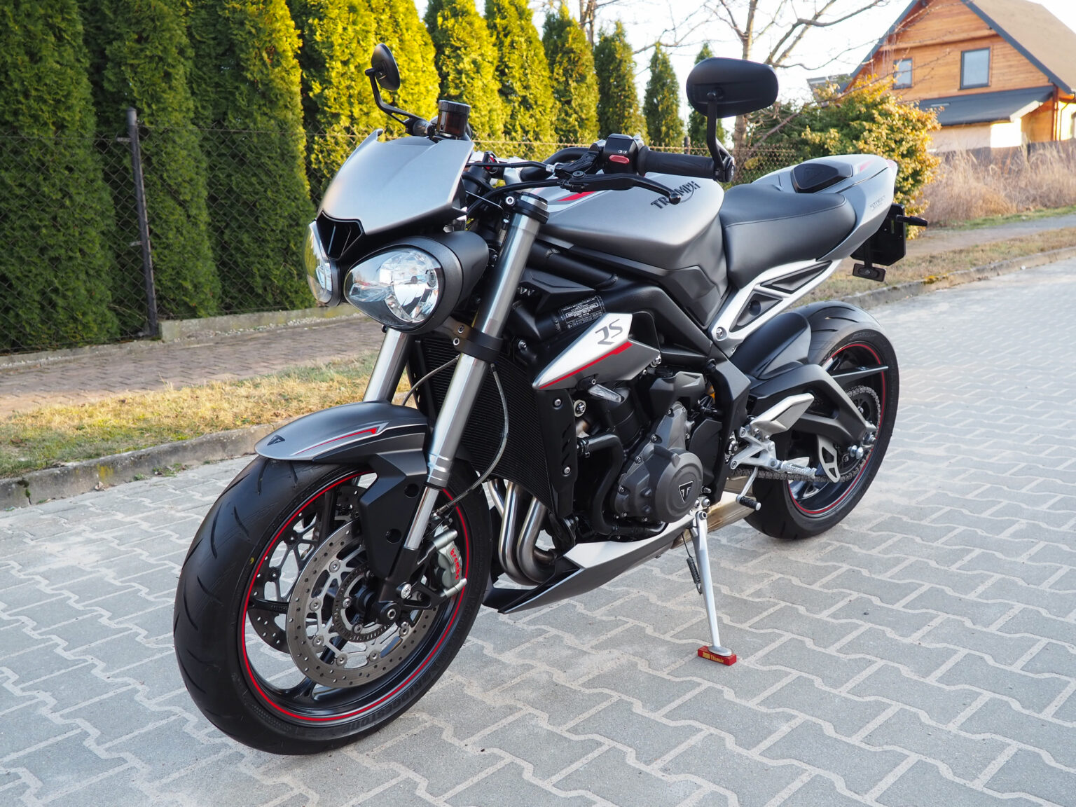 TRIUMPH STREET TRIPLE 765 RS